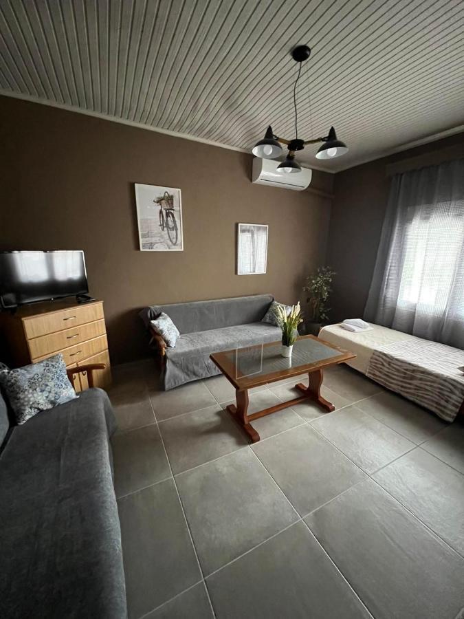 Kariofilli's House